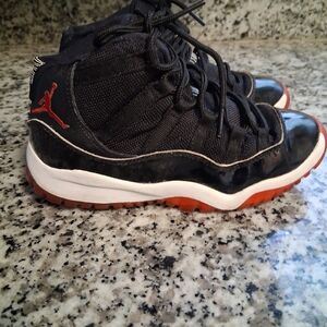 Lil Kids Jordan 11 Breds Black and Red Sneakers Size 1.5Y